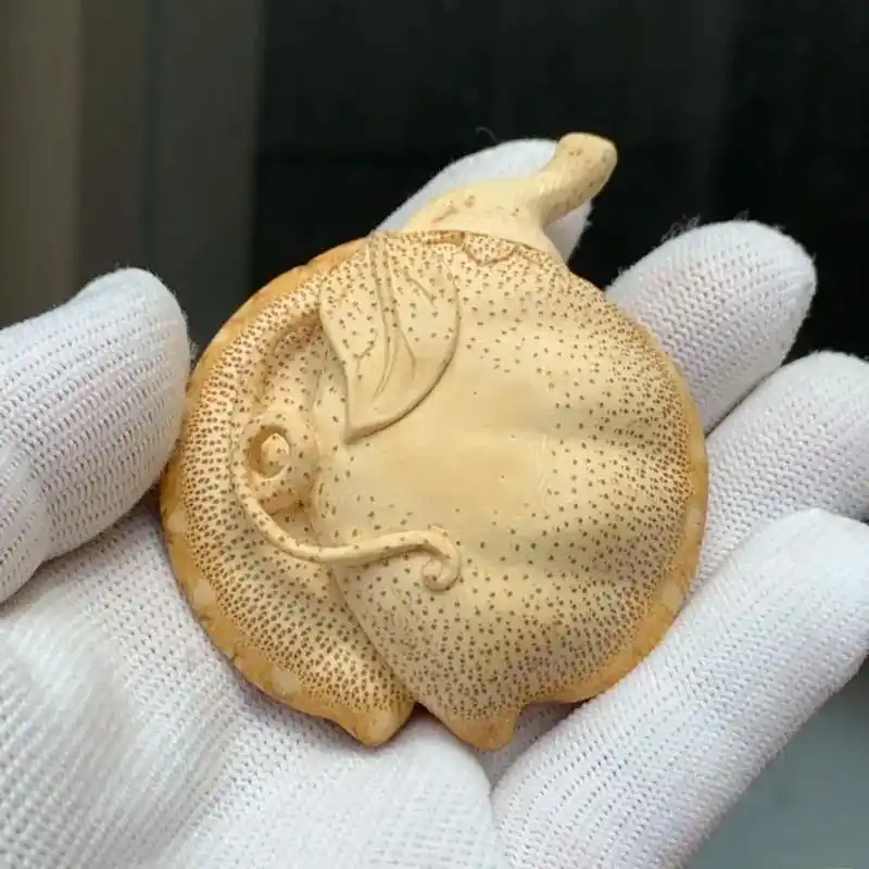 纯手工雕刻 #竹根雕 精工竹根雕留钉鼻烟壶 - 抖音