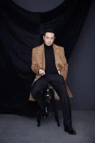 张嘉译曝光帅气写真大片 尽显成熟男人魅力