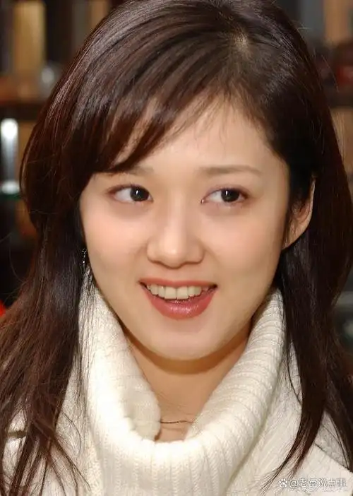 张娜拉近照曝光,颜值在线,网友:这是又缺钱了?