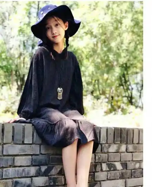 赵薇女儿颜值曝光,大眼睛小脸比妈妈还美!_时尚_风格_元素