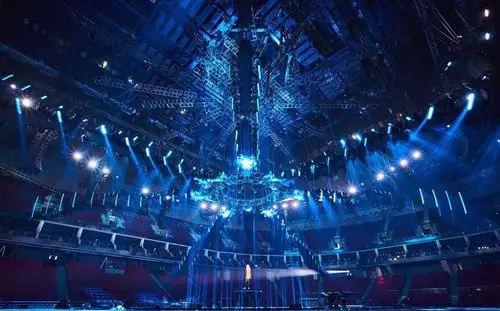 舞台灯光在演出舞台中的作用效果