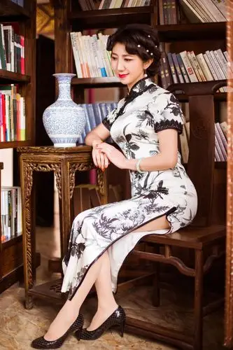 近访旗袍文化传播自愿者第421位周女士.