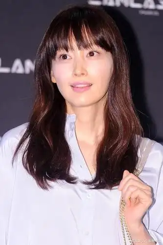 42岁元斌携手爱妻李娜英,5年婚姻依旧甜蜜