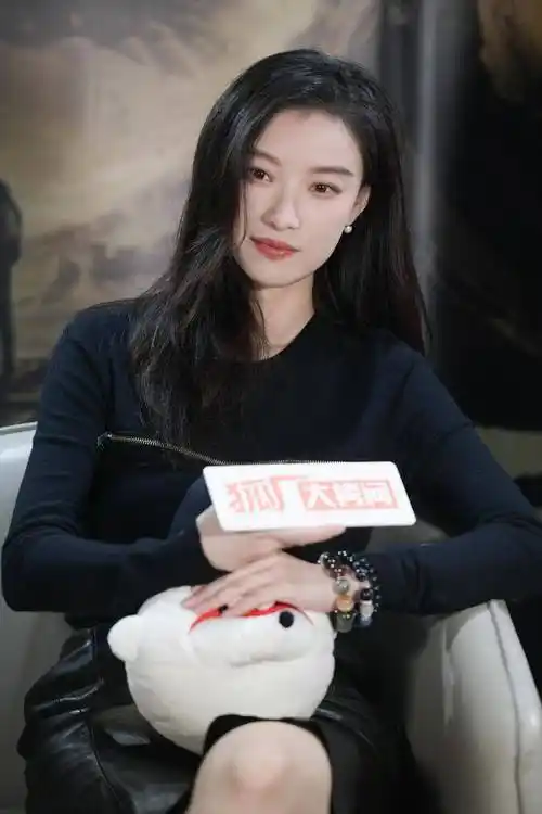 狐厂大拷问|倪妮白宇聊"配角上桌" 透露拍亲密戏频频笑场_娱乐_因为