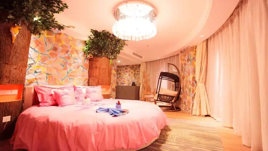 p>荣逸四季童话酒店是一家亲子度假主题酒店,位欧式建筑风格,并拥有