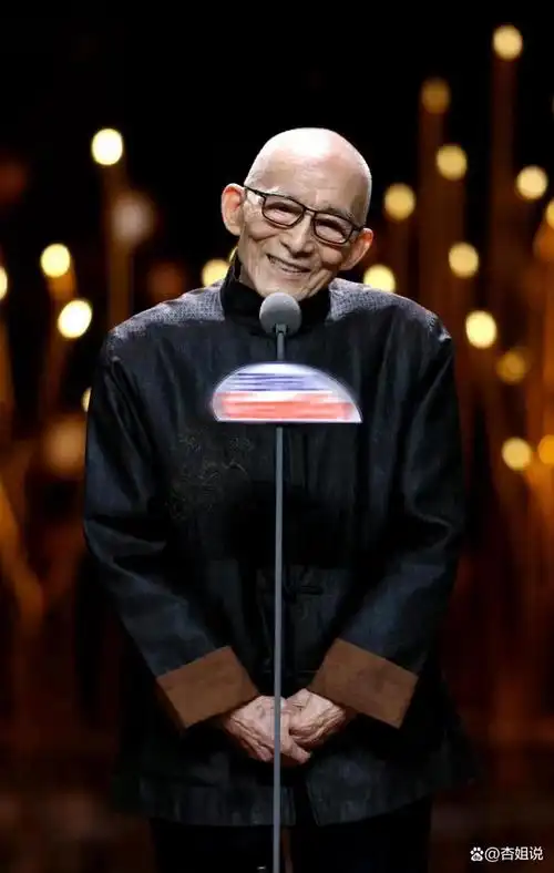 90岁游本昌对年轻演员说你们好幸福,进入这么一个伟大的时代