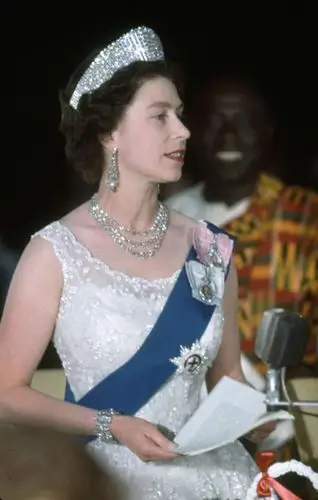her majesty queen elizabeth ii,1926年4月21日—),现任英国女王, a