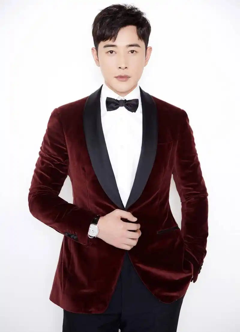 唐嫣晒出一张表情包暗示罗晋?回应长胖的同时还表示被自己美哭