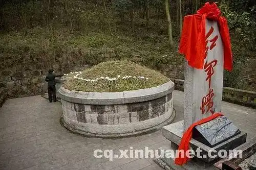 这座红军坟里安葬着一位小神医他的故事却鲜为人知