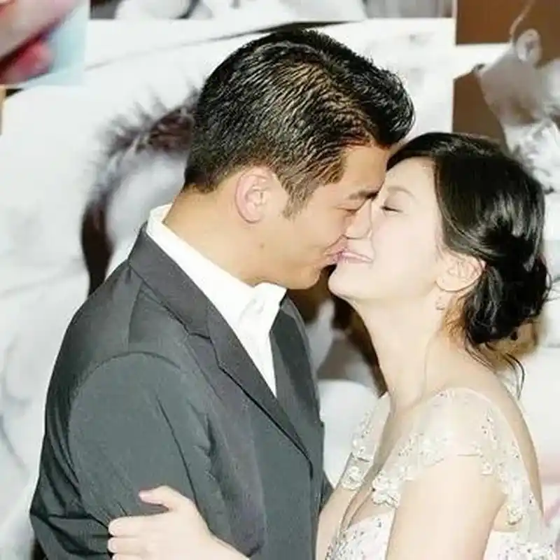 当年,贾静雯跟"富二代"孙志浩相恋,贾静雯以为遇到了真爱,很快便奉子