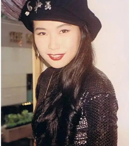 叶童在自己的第一部影片《 a target="_blank" href="/item/烈火青春