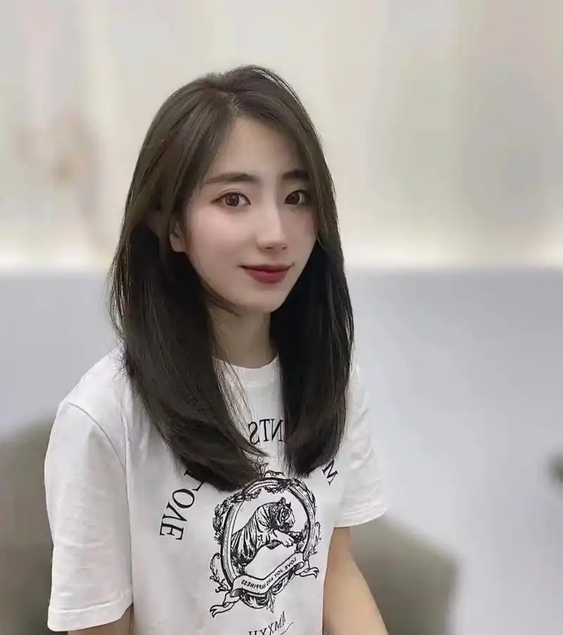 直发微层次真的超好看.比初恋发型更显气质减龄  - 抖音