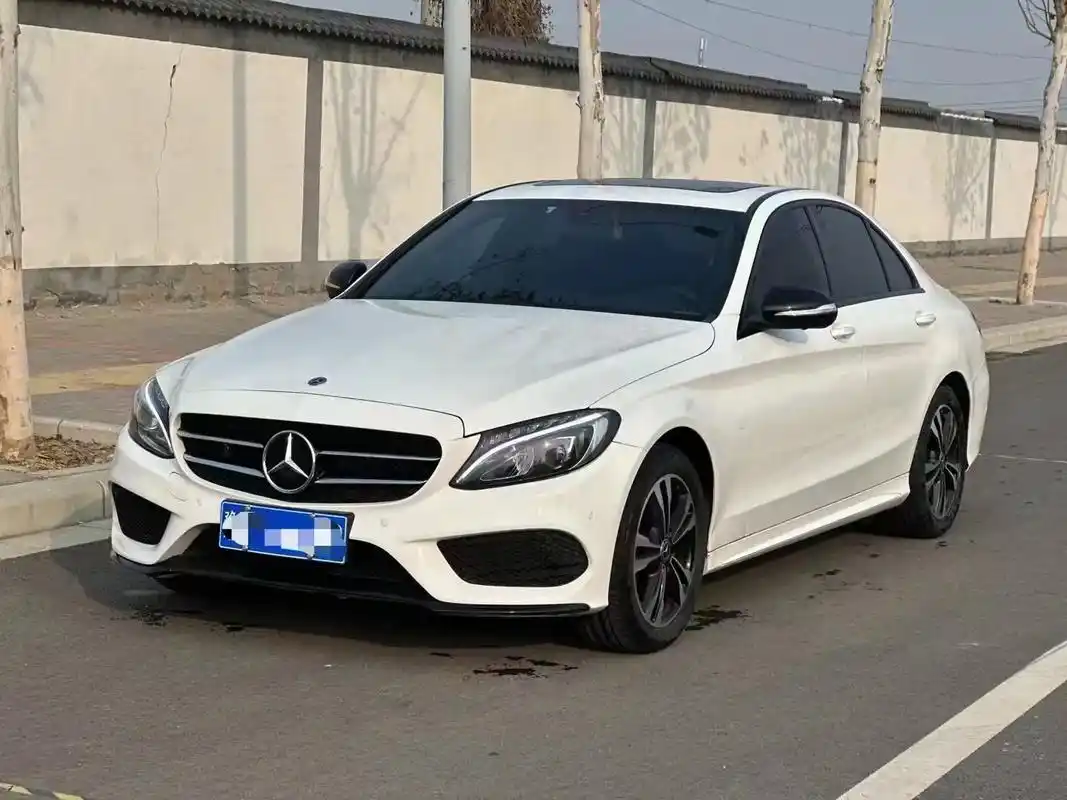 17年奔驰c200,2.0t自动挡,9at变速箱,天窗,多功能方向
