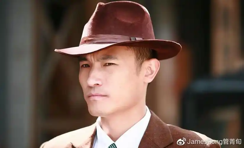 22岁狂赚60万,被李亚鹏深深伤害,今48岁美得发光却无人娶