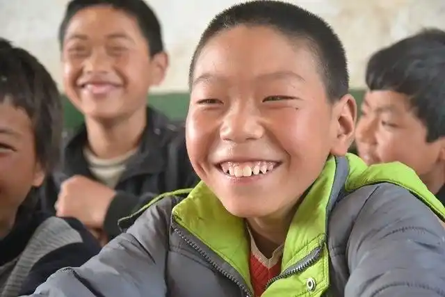 致童年:来自云南贫困山区孩子的笑脸