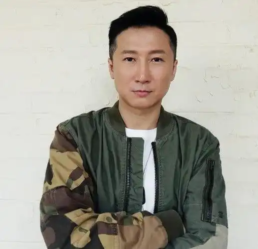 洪金宝近况曝光,瘦了不少但气色好,三个儿子至今名气低