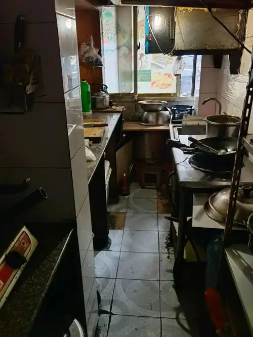 厨房面积较小,地面积垢比较明显金苑新村王泽楠馄饨店做得还不错!