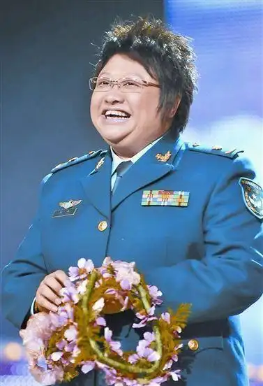 但是随着话题热度的提高,韩红老师年轻时的照片也被爆出来.