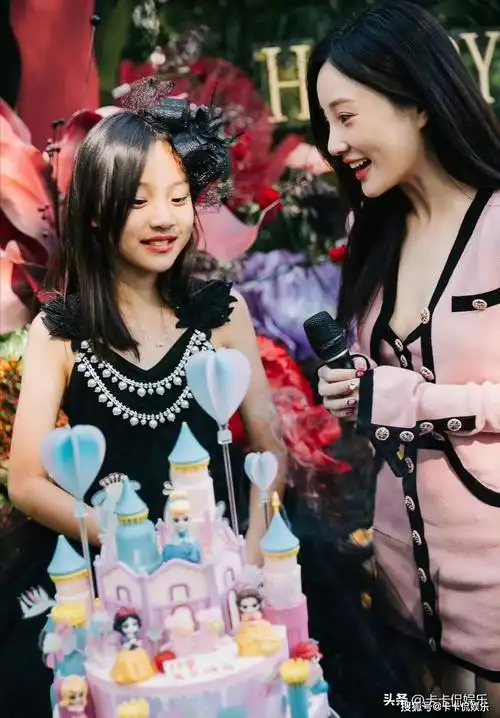 而这些不怀好意的网友,真的挺恶心的,不管怎样,甜馨还只是一个年幼的