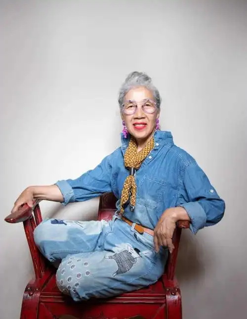 80岁老人拍时装照 看姨姥的后现代生活(组图)