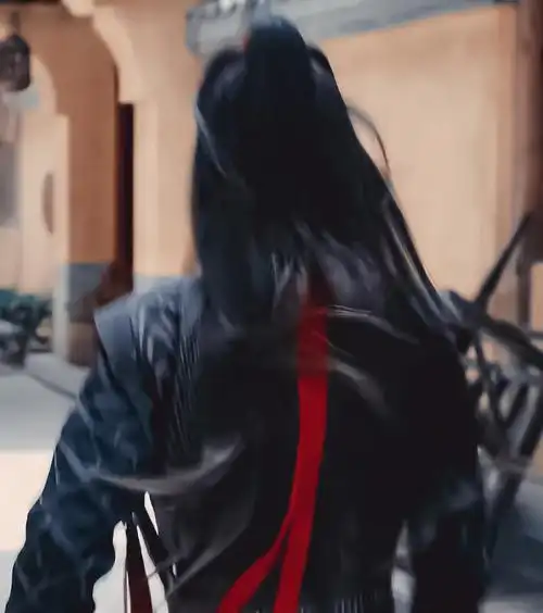 是谁想到给魏无羡加上一个红发带的?真的是神来之笔,瑞思拜!