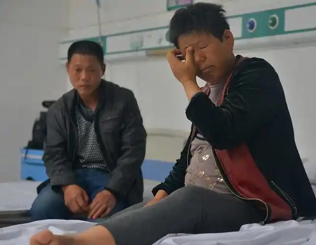 回顾44岁大妈怀二胎,只为生个儿子养老,全然不顾2岁孙女的感受