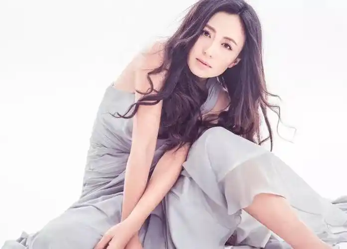 宋林静是一名舞蹈演员,两个人相恋之后,于和伟要