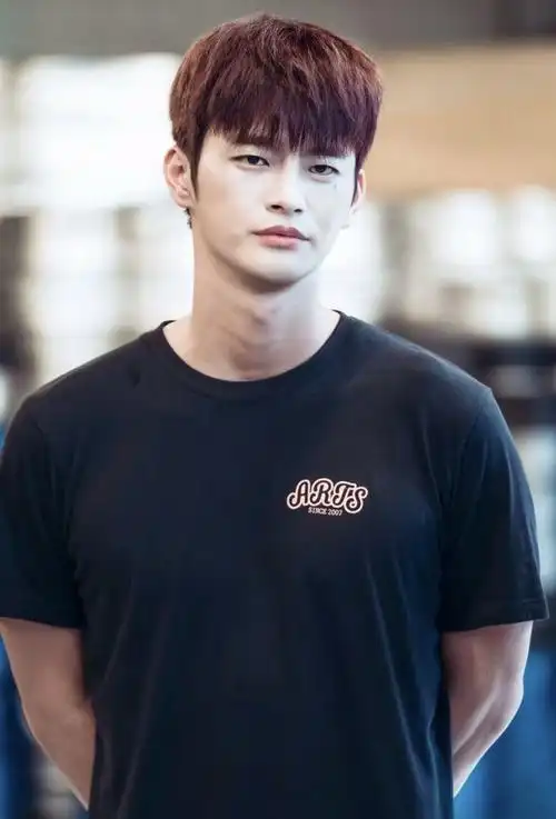 张根硕|李钟硕|崔始源|花美男|女明星_网易订阅