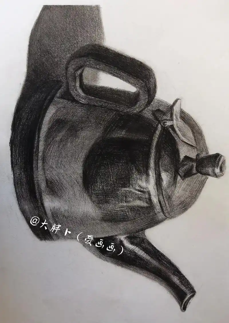 素描练习分享之不锈钢壶.高光打的没那么好!#画渣日常 #素描 - 抖音