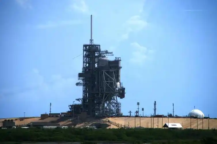 spacex,公司曾有一枚『猎鹰9号』火箭发射爆炸,导致发射架受损(肯尼迪