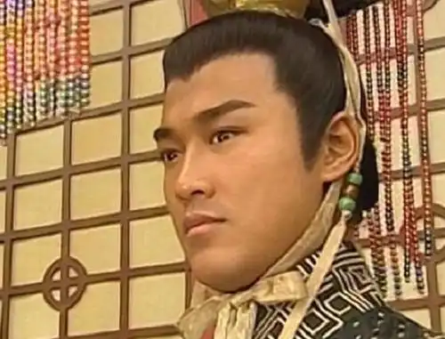 林峰的父亲林华国,是房地产公司的董事长,号称"厦门李嘉诚",不管这