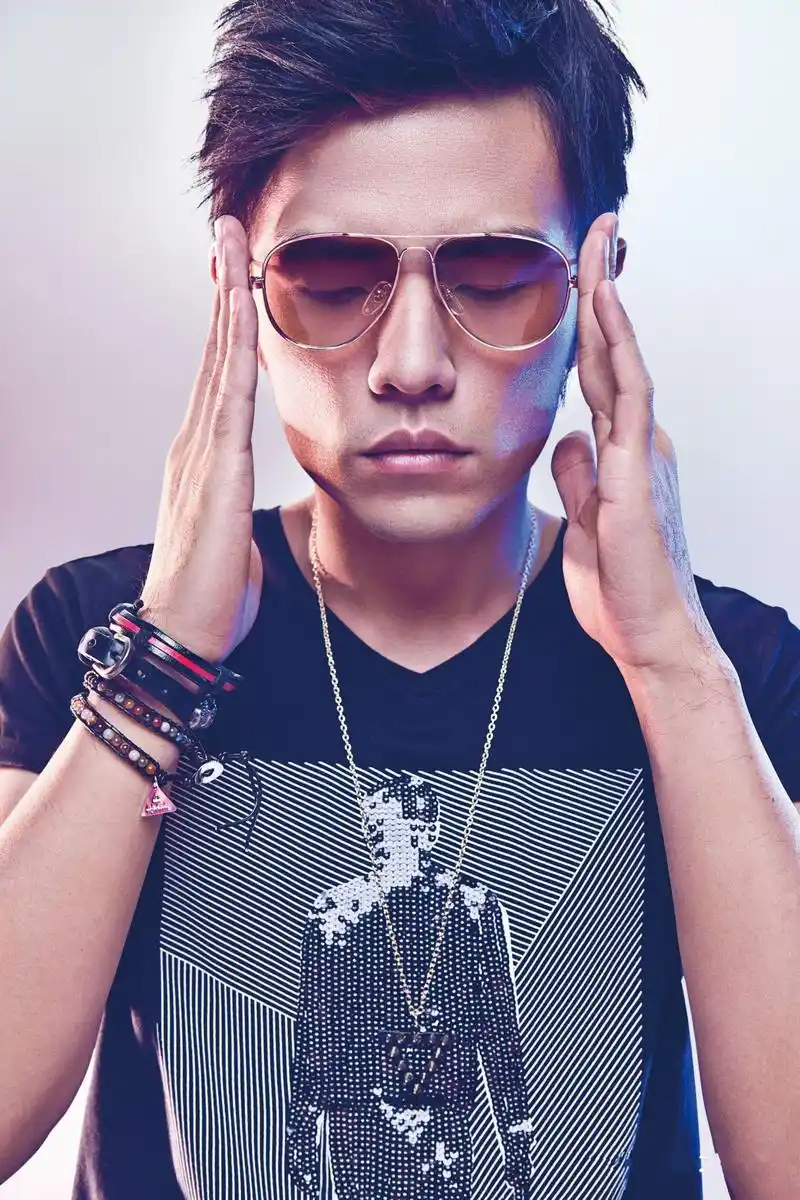 周杰伦图片2000*2000大小