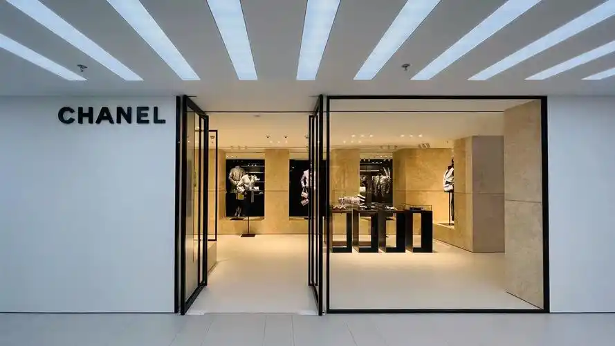 香奈儿越涨价越好卖,其杭州大厦店2002年全年销售额达18亿_新浪时尚_