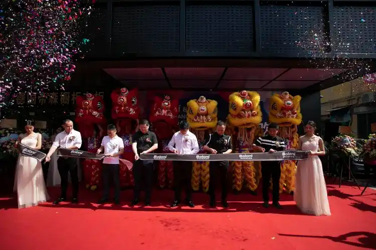 先生 左二:腾讯家居总编辑——张永志先生 左四:欧昊集团