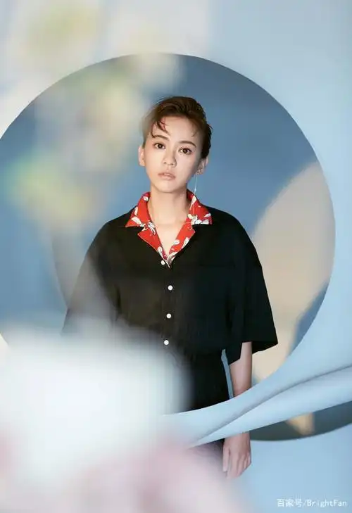 中国台湾女演员陈意涵时尚杂志写真大片