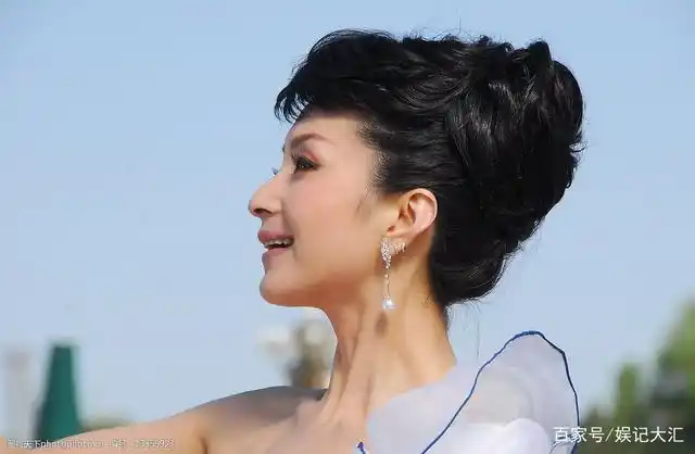 民歌天后汤灿,为何突然从歌坛消失,她现在境况怎样?