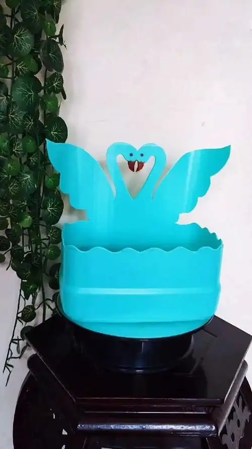 你们当垃圾扔的洗洁精瓶子稍改造一下秒变清新小花盆比买的还漂亮下个