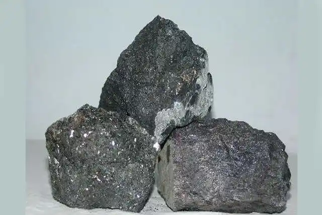 在铂族元素中,由于铂在铂系矿物中的含量比其他元素的含量高得多,因而