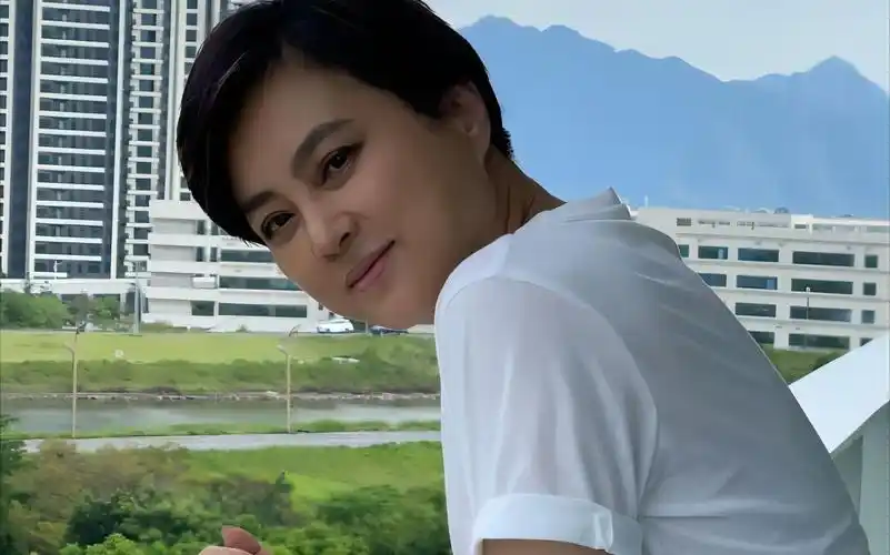 李玲玉因不合时宜发文被网友炮轰