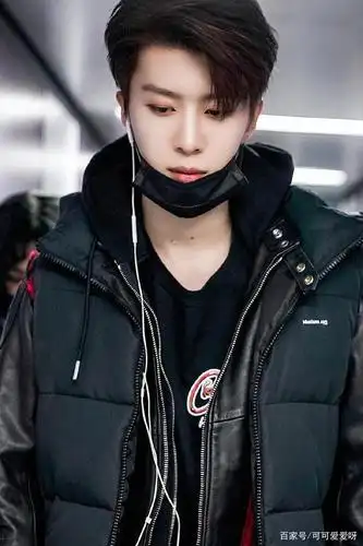 范丞丞童年照曝光,网友:像"奶团子"?