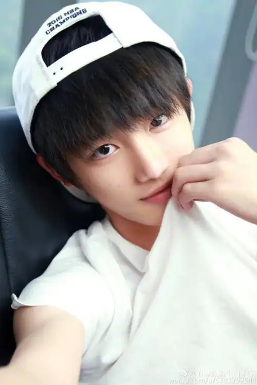 13岁男生照片真实最帅