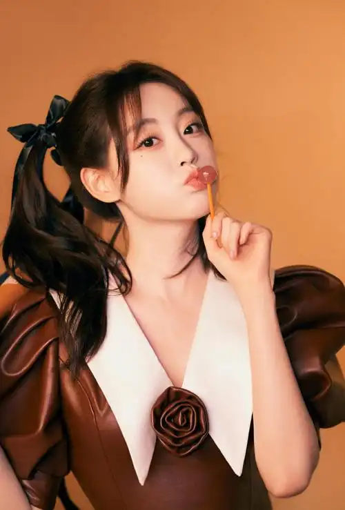 祝绪丹蝴蝶结丝带双马尾