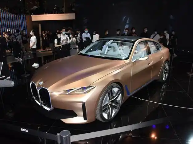 从产品端看,宝马2021年的全新/换代车型是宝马x8,宝马i4量产版,宝马3