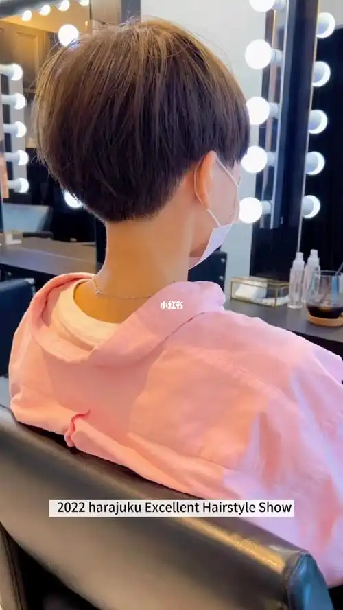 短发背面