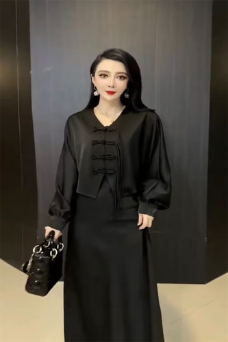 24年气质女神洋气抖音新款国潮风改良旗袍显瘦两件套中国风裙子潮