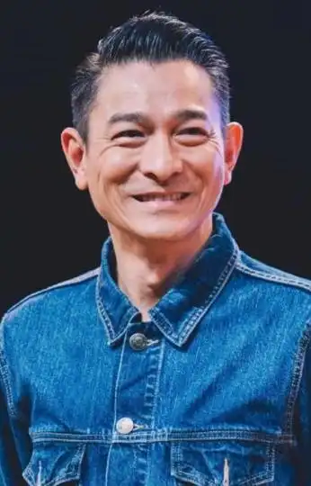 刘德华断崖式哀老满头白发皱纹明显网友泪目天王也老了