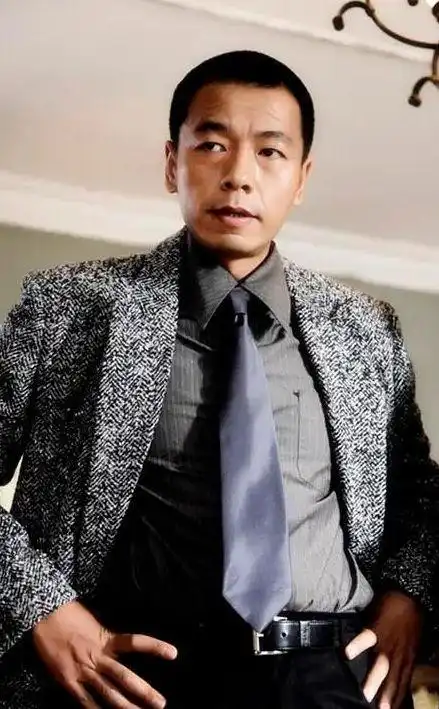 50岁演员王挺:从警察转行当演员,为父还债千万,珍惜第二段婚姻|张恒