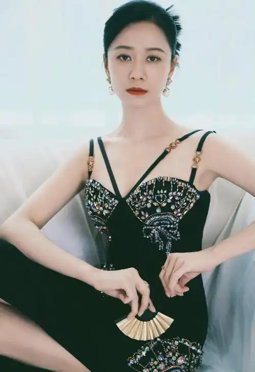 倪虹洁因为睡衣火了早年因为婷美内衣广告被父母冷暴力20年