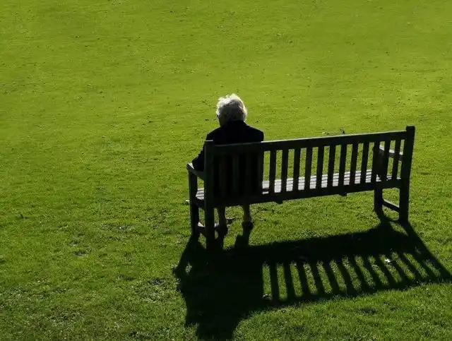 心理测试:选一个你觉得最孤独的老人,测你们的感情中缺少了啥|心理测