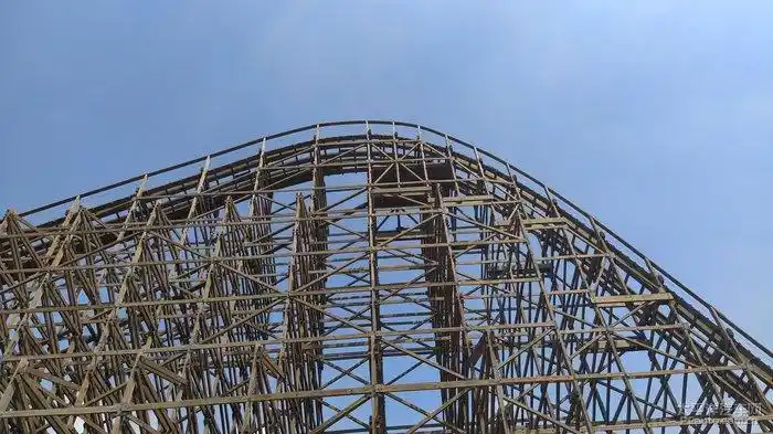 七月清凉一夏抚顺热高游乐园花车美女过山车